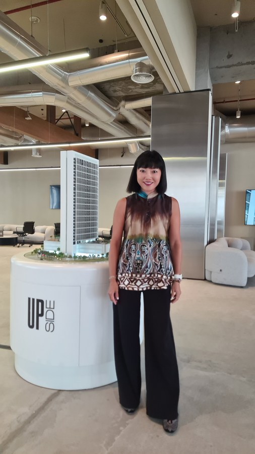 Ellen at a Dubai real estate presentation