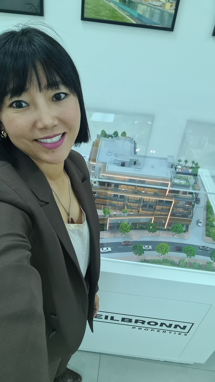 Ellen with a project model